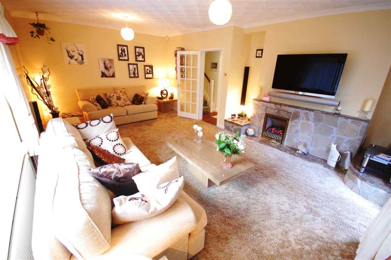 resized-2349823-Living Room.JPG